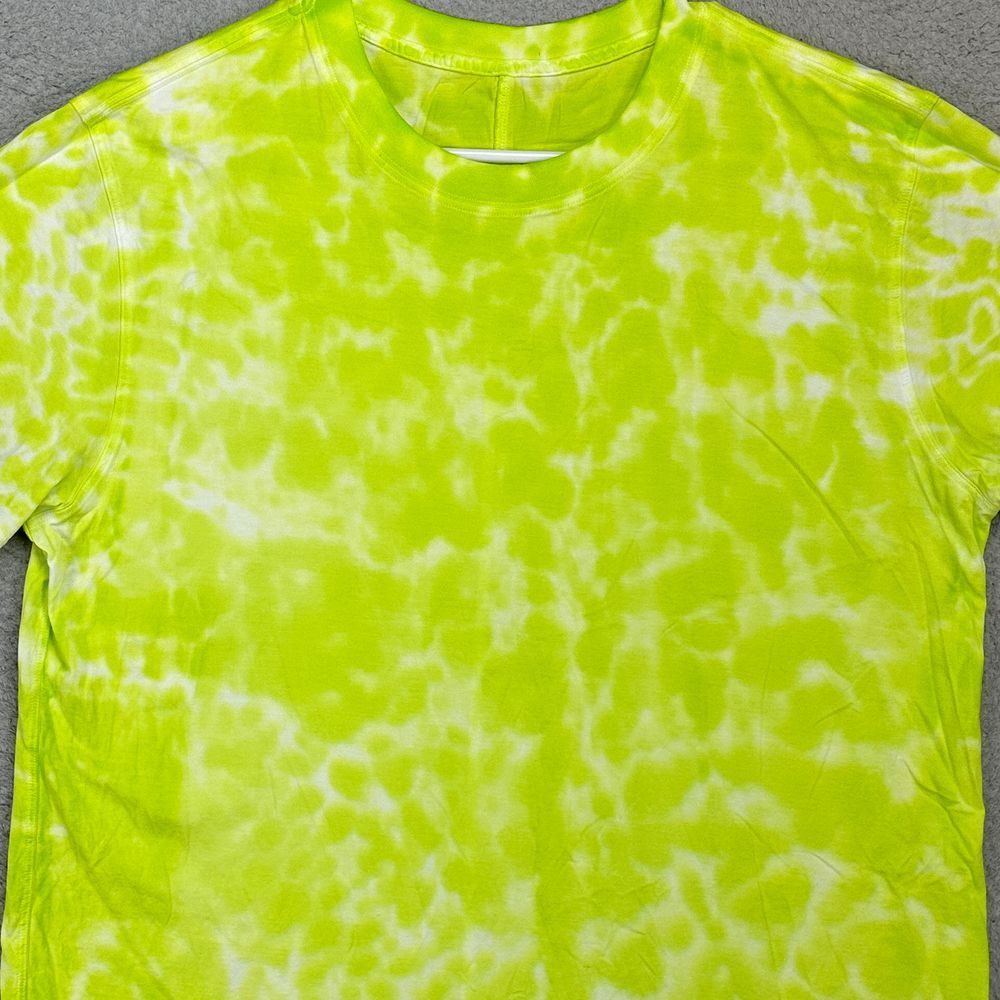 Lululemon T-Shirt Womens 1X Neon Yellow Tie Dye Crewneck Short Sleeve Tee Logo
